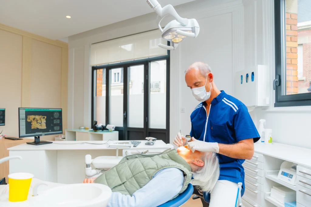 Implant dentaire à Caudry pour remplacer une dent manquante