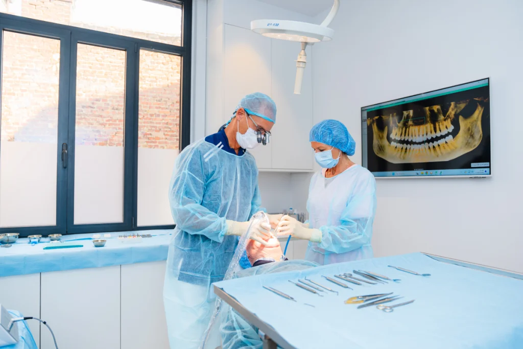 Implant dentaire à Arras pour remplacer une dent manquante